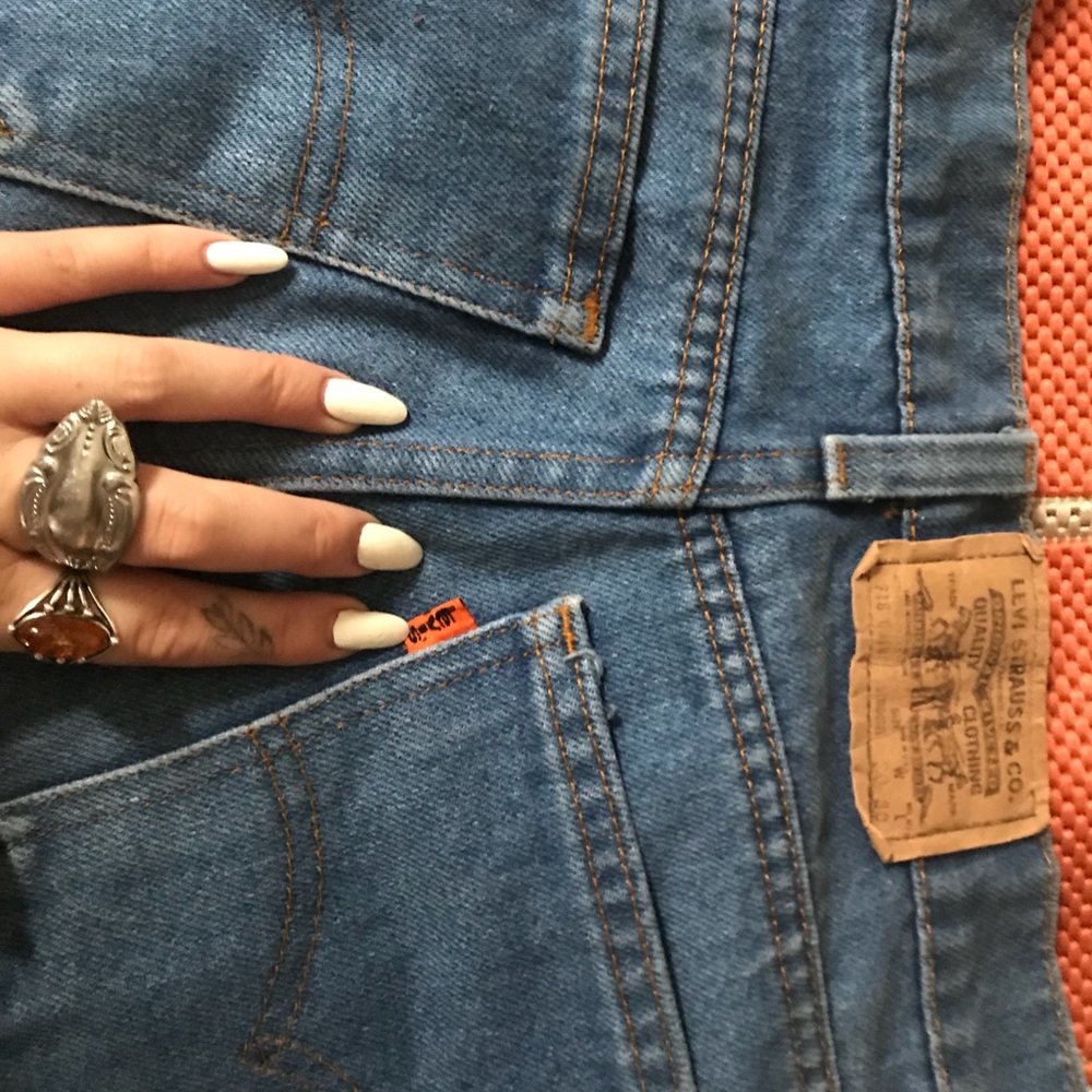 Levi’s thrashed bottom straight-leg cropped Jeans